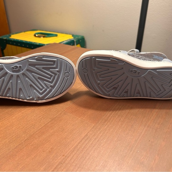 Brand new Ugg Velcro sneakers toddler 9 - Picture 6 of 7